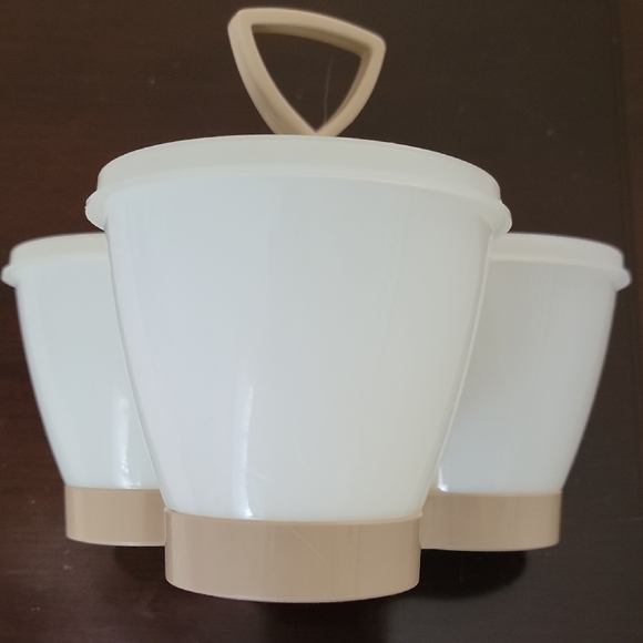 Tupperware Cream Plastic Container Set with Handle - Picture 4 of 5